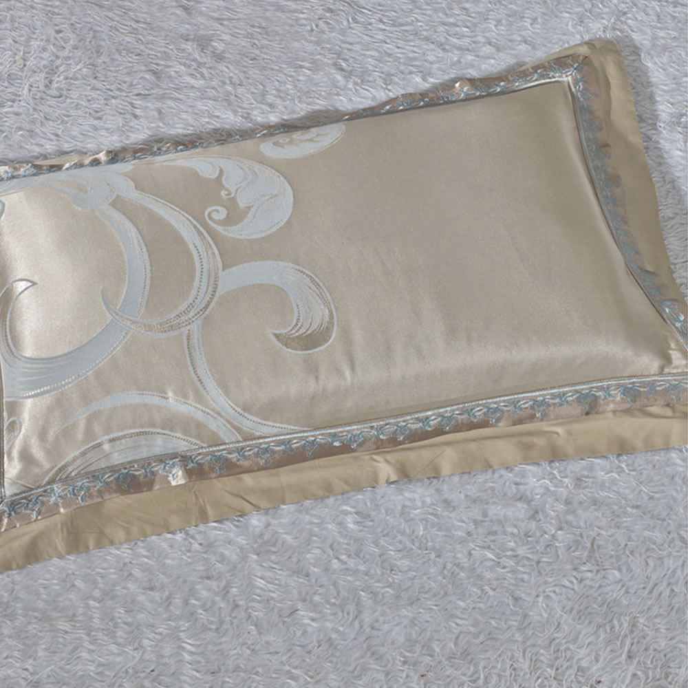 Royal Jacquard 4-Piece Luxury Bedding Set: image 6