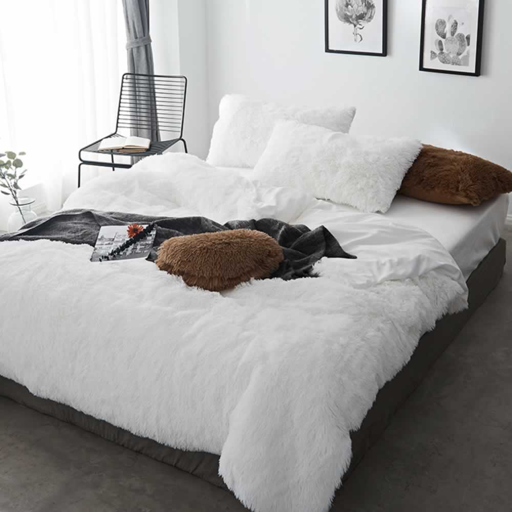 White Fluffy Bed Comforter